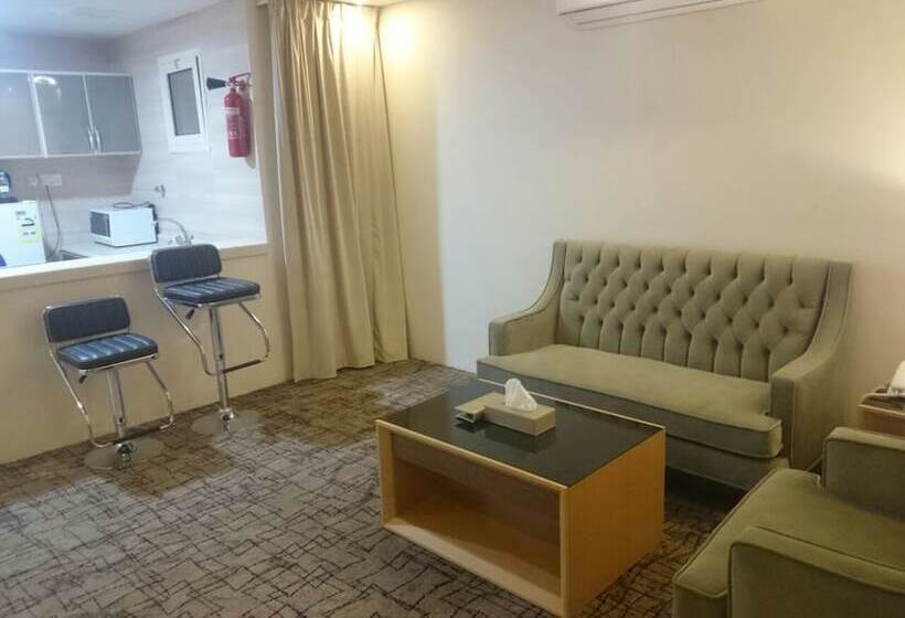 スーペリアースイート, Lavona Inn