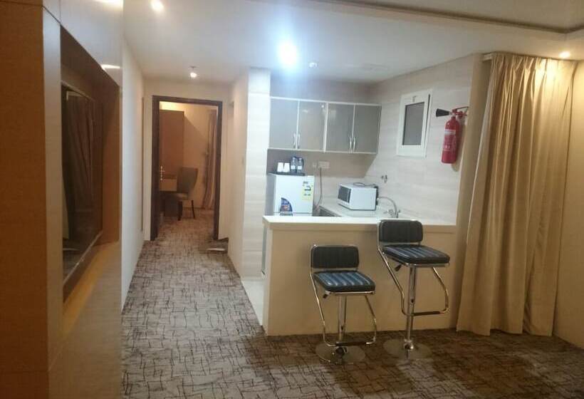 スーペリアースイート, Lavona Inn