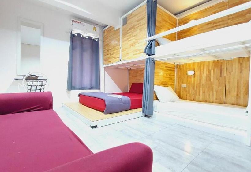 חדר משפחתי דלוקס, Neat Hostel