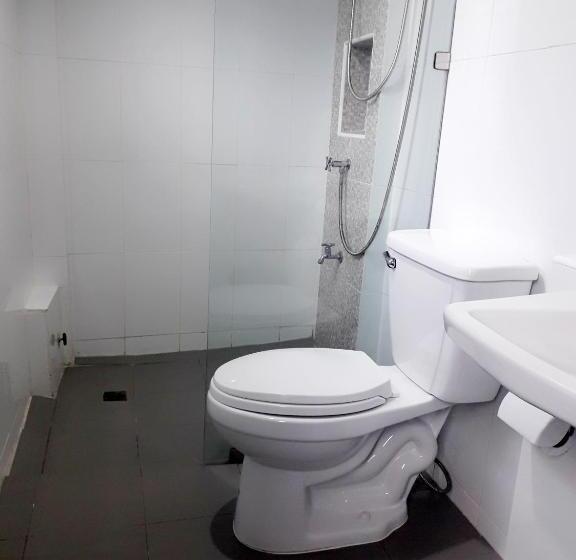 חדר סטנדרט לשלושה, Northlands House