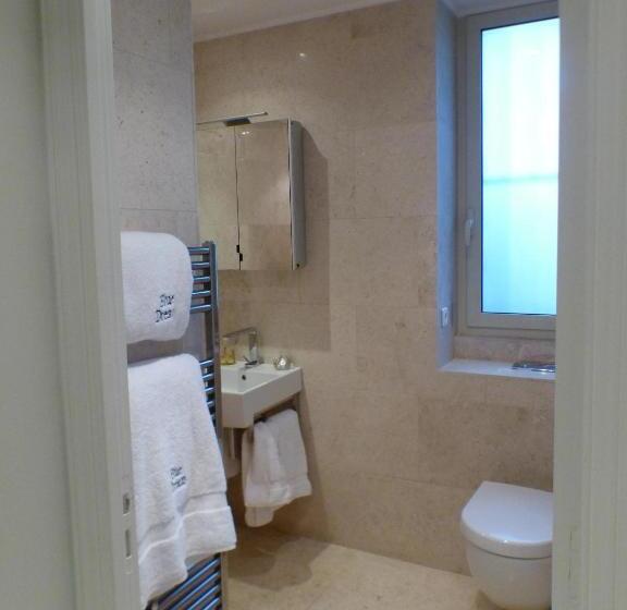 标准间带游泳池, Blue Dream Cannes Guest House