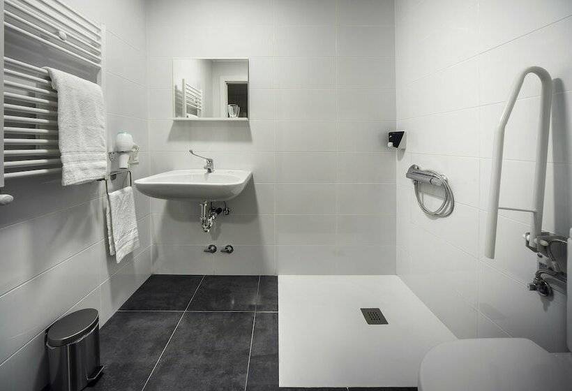 اتاق استاندارد, Casual Serantes