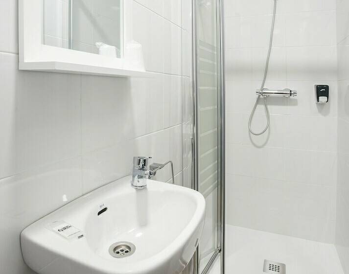 اتاق استاندارد یک نفره, Casual Serantes