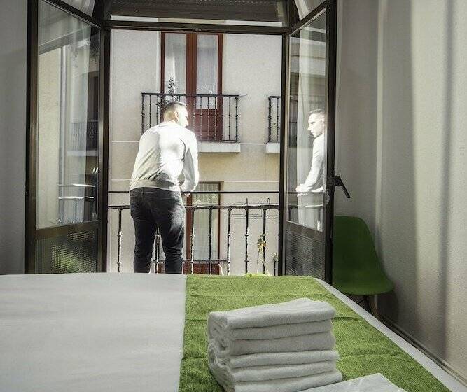 اتاق استاندارد یک نفره, Casual Serantes