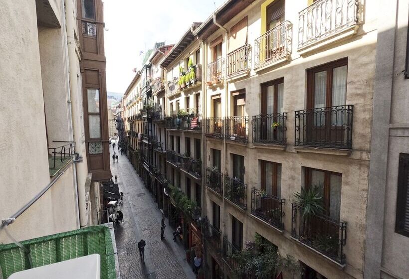 اتاق استاندارد, Casual Serantes