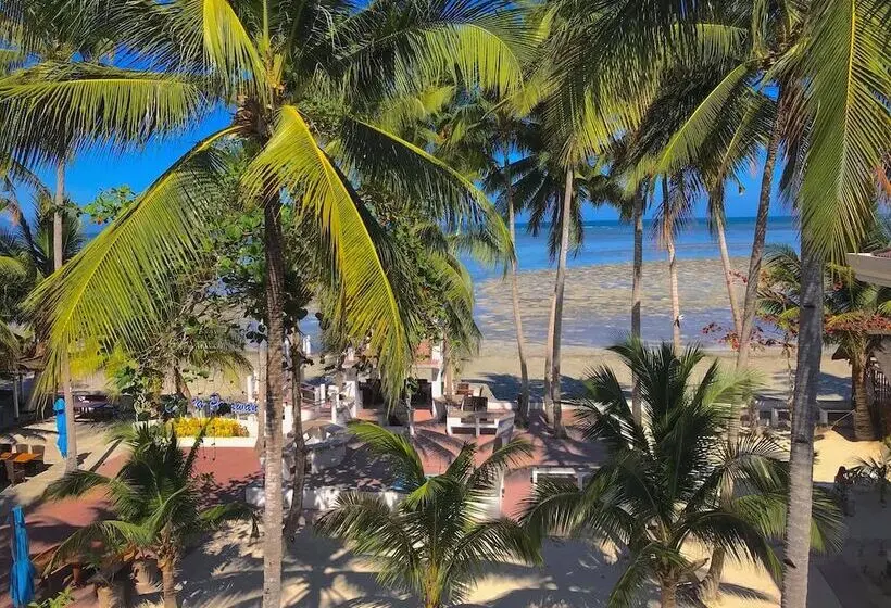 سوییت لوکس, Costa Palawan Resort