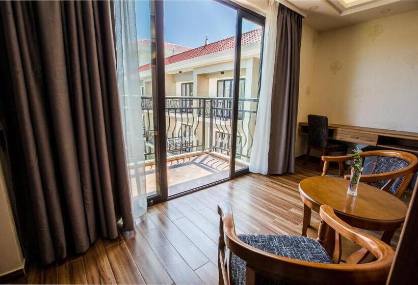 سوییت, Costa Palawan Resort