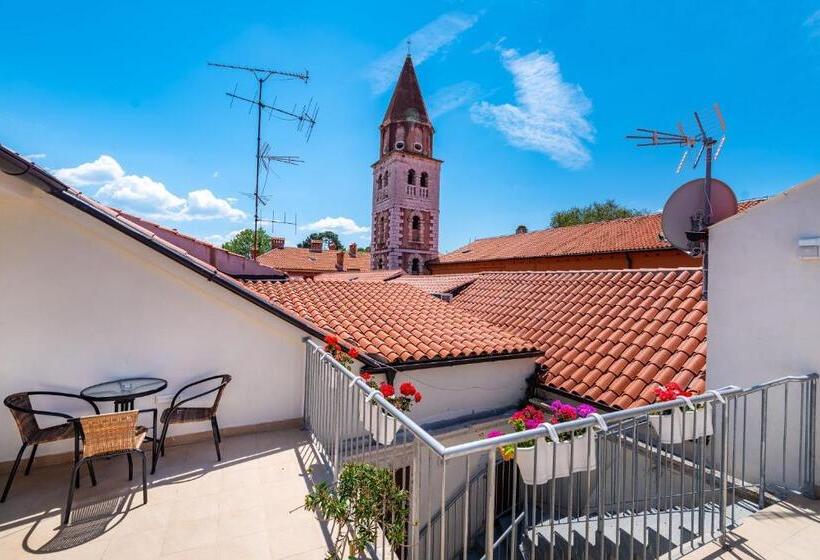 غرفة قياسية مزوَّدة بشُرفة, Idassa Atrium Rooms