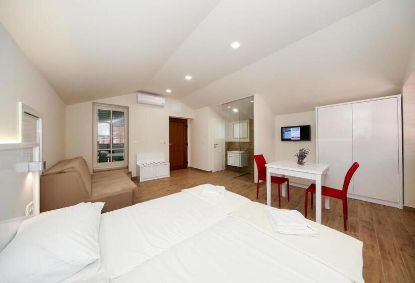 غرفة قياسية مزوَّدة بشُرفة, Idassa Atrium Rooms