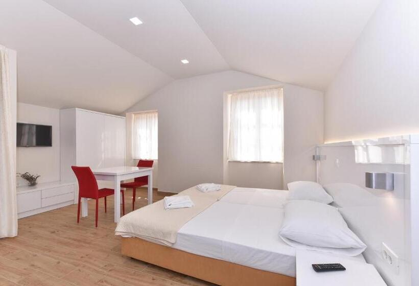 غرفة قياسية مزوَّدة بشُرفة, Idassa Atrium Rooms