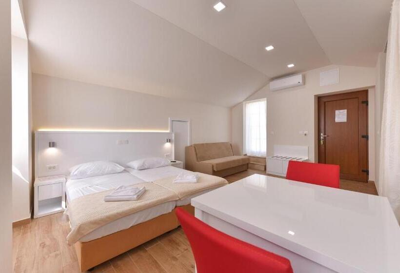 غرفة قياسية مزوَّدة بشُرفة, Idassa Atrium Rooms