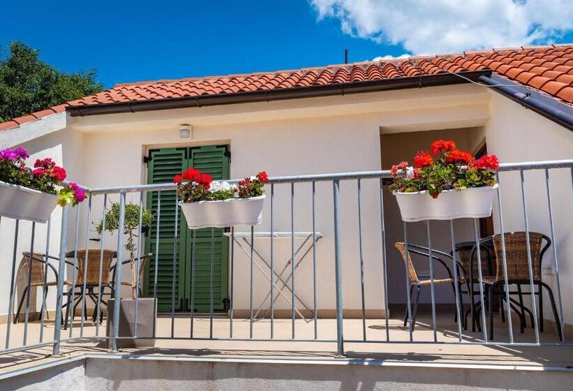 غرفة قياسية مزوَّدة بشُرفة, Idassa Atrium Rooms