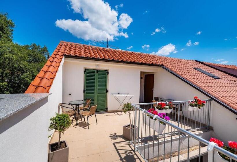 غرفة قياسية مزوَّدة بشُرفة, Idassa Atrium Rooms