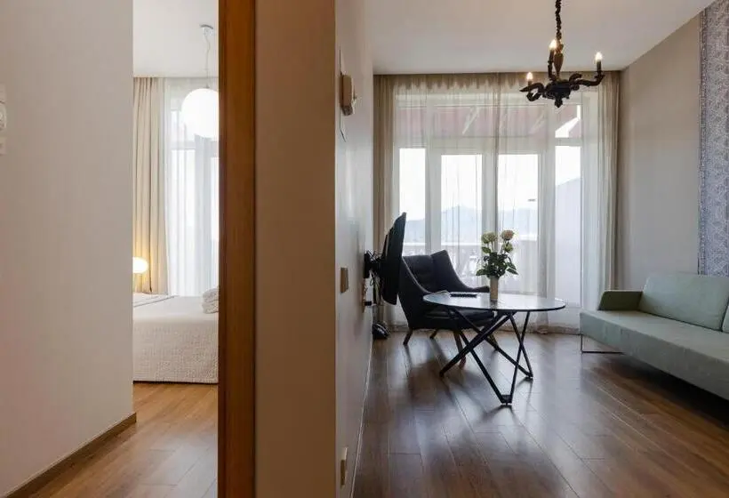 اتاق لوکس با بالکن و چشمانداز دریا, Le Port Boutique Apart