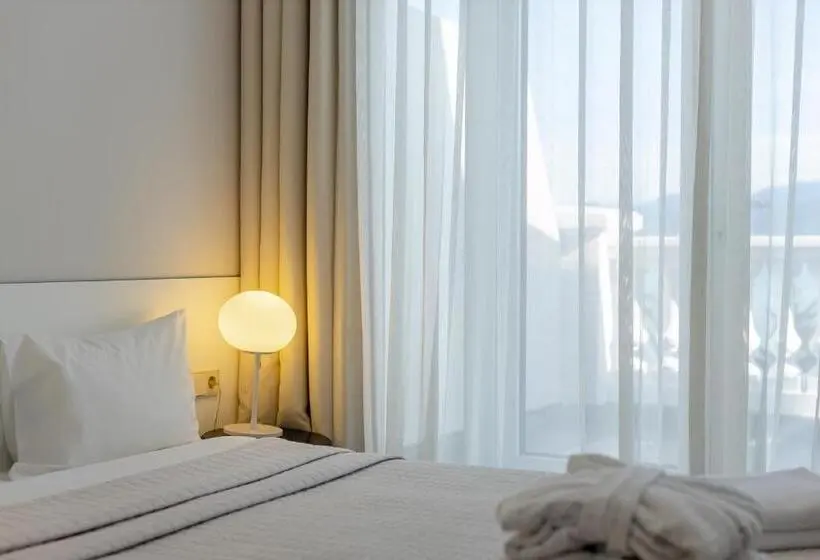 اتاق لوکس با بالکن و چشمانداز دریا, Le Port Boutique Apart