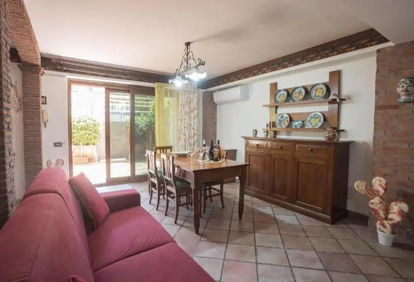 スタンダードインサイドビュールーム, Sicilian Home