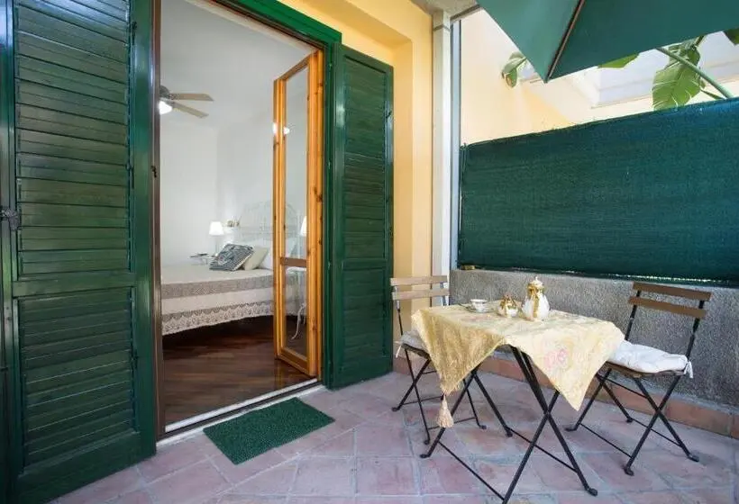 ガーデンビュースタンダードルーム, Sicilian Home