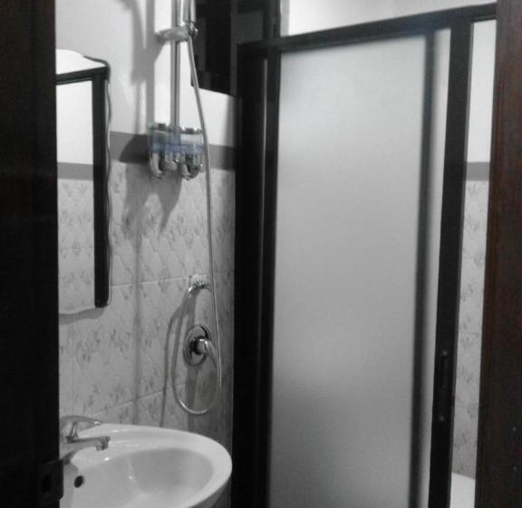 家庭间, Vali Joe Travel Lodge