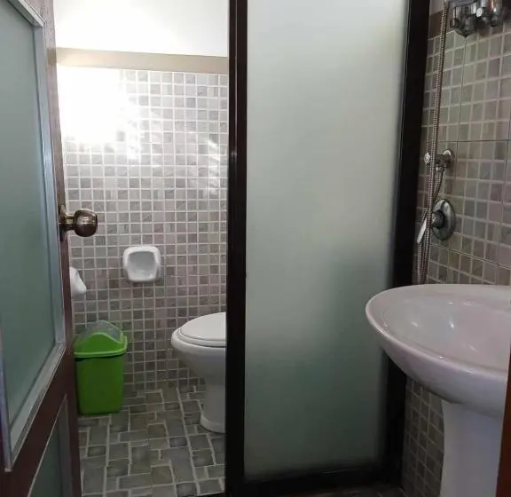 اتاق اکونومی, Vali Joe Travel Lodge