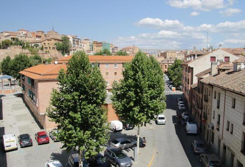 استودیو خانوادگی, Apartamentos Aralso