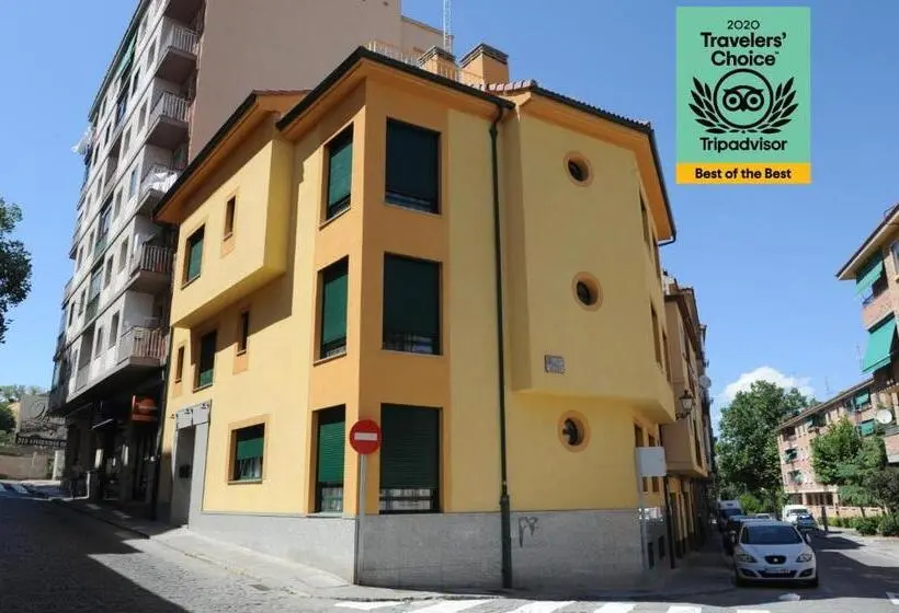 استودیوی سوپریور, Apartamentos Aralso