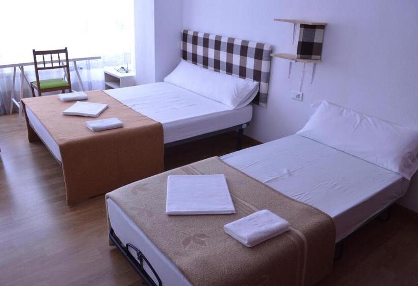 带共用浴室的标准房间, Ararat Hostel