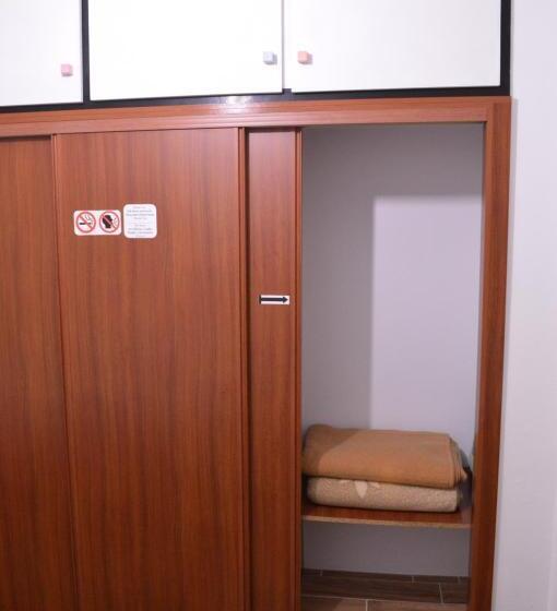 Номер Стандарт Совместная Ванная, Ararat Hostel