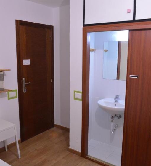 Номер Стандарт Совместная Ванная, Ararat Hostel