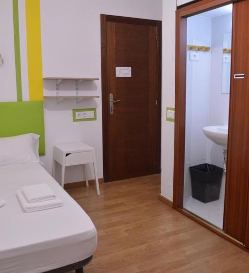 带共用浴室的标准房间, Ararat Hostel