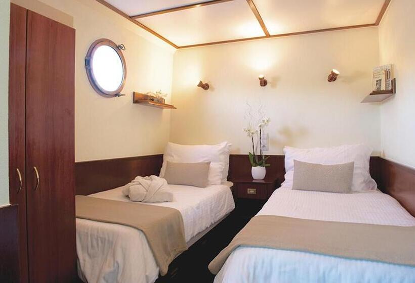 Delüks Oda, Bateau Hotel à Quai Le Chardonnay