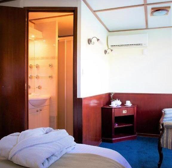 Üç Kişilik Standart Oda, Bateau Hotel à Quai Le Chardonnay