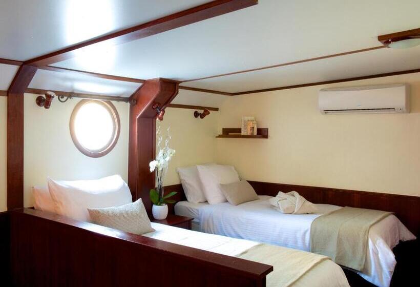 Üç Kişilik Standart Oda, Bateau Hotel à Quai Le Chardonnay