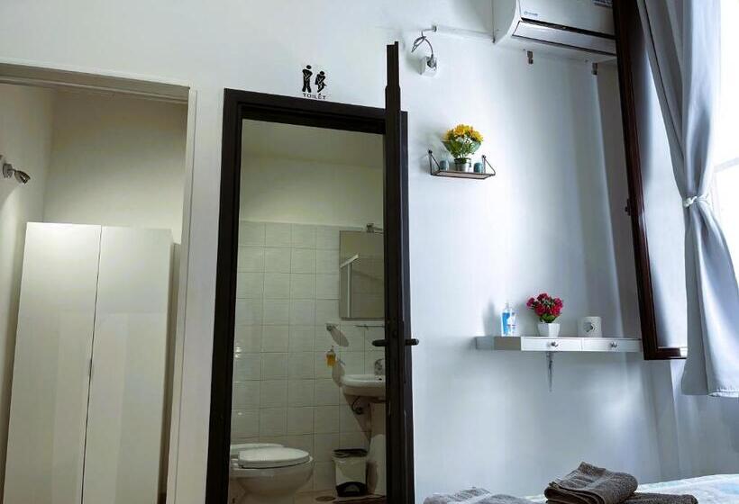 اتاق عادی, B&b Station