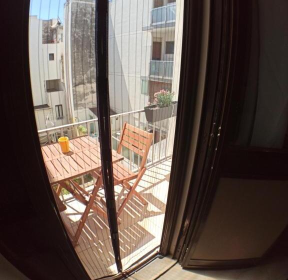 اتاق استاندارد, B&b Station