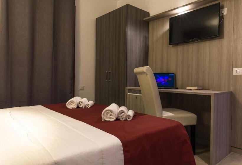 غرفة قياسية ثلاثية, La Piazzetta Guest House