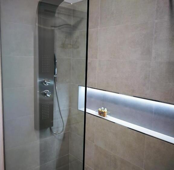 豪华房间, Ronda Moments