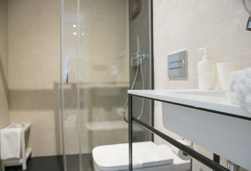 اتاق استاندارد در طبقه همکف, Welldone Metropol