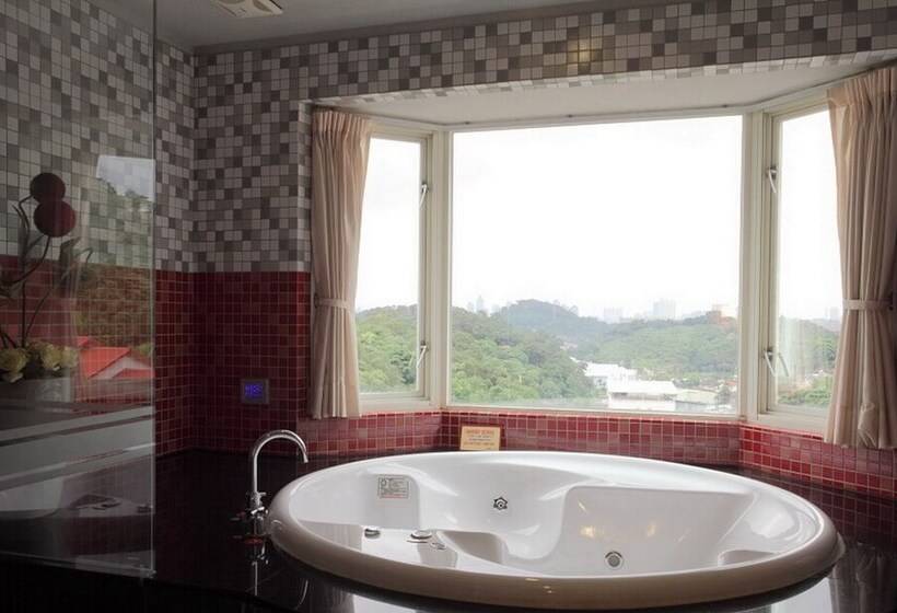 اتاق لوکس, Regale Motel