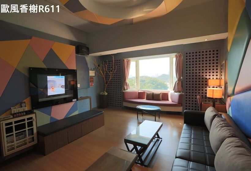 اتاق لوکس, Regale Motel