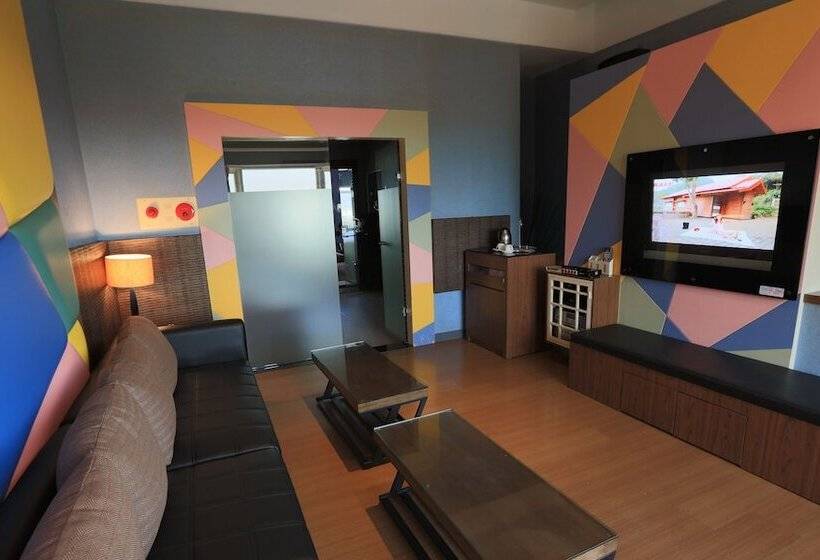 اتاق لوکس, Regale Motel
