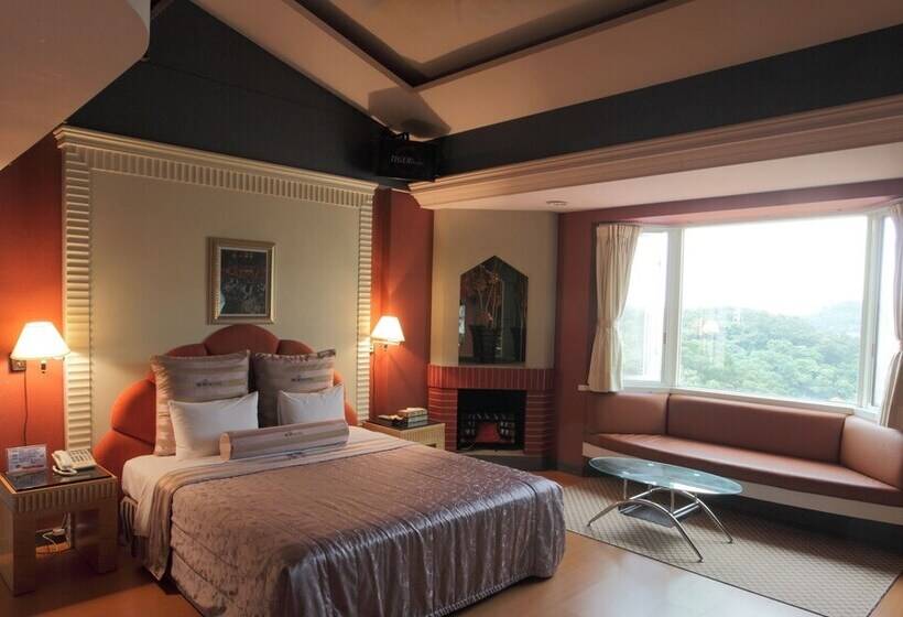 اتاق استاندارد چهار تخته, Regale Motel