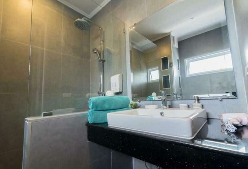 اتاق لوکس, Surf & Sand Resort