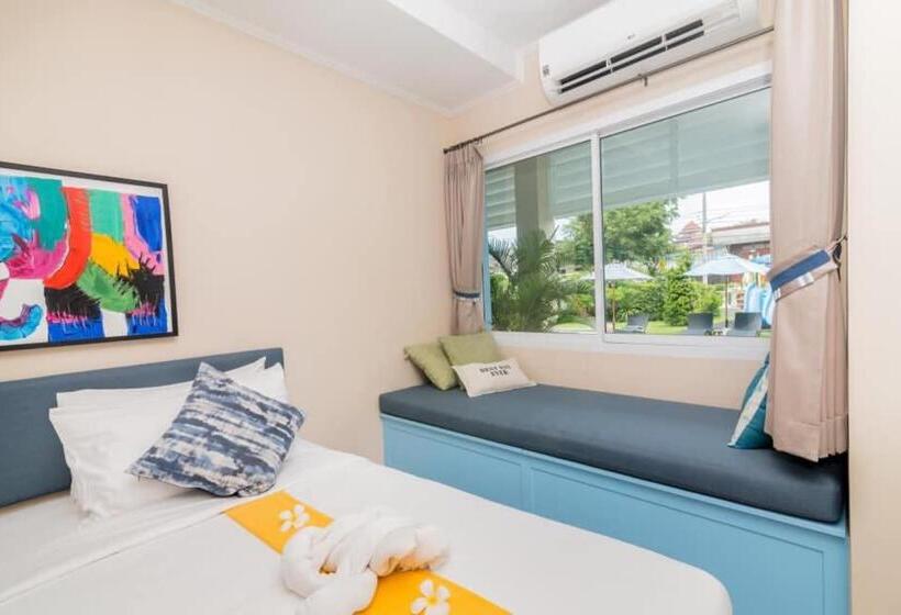 استودیوی لوکس, Surf & Sand Resort