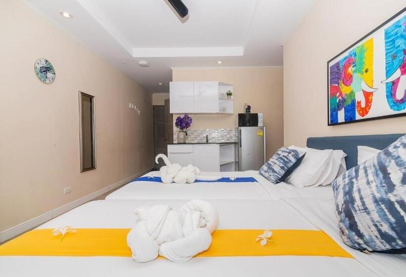 استودیوی لوکس, Surf & Sand Resort