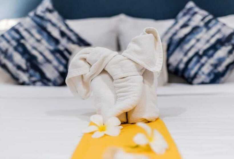 اتاق لوکس, Surf & Sand Resort