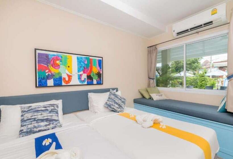 استودیوی لوکس, Surf & Sand Resort