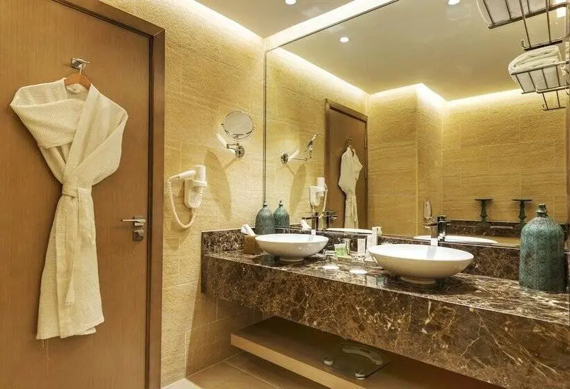 سوییت با چشم‌انداز دریا, Royal Central Hotel And Resort The Palm