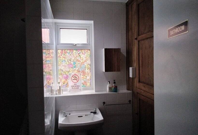 스탠다드 룸 공동 욕실, Whiteways