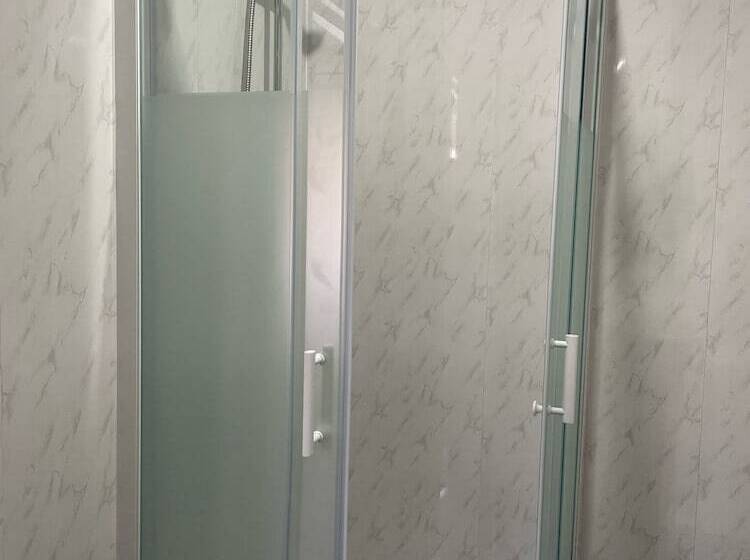 스탠다드 룸, Whiteways