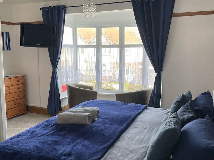 스탠다드 룸, Whiteways